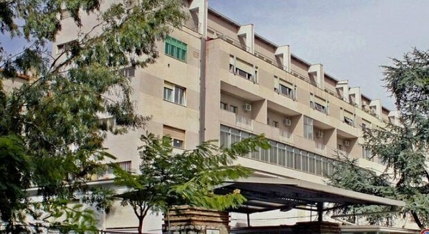 Sesso in stanza di ospedale a Castellammare: chiesta l'apertura di un'indagine interna