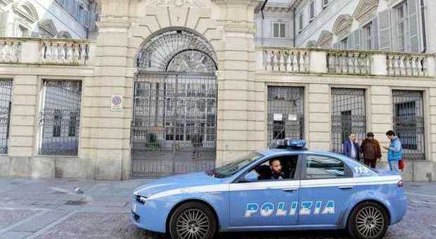 Torino, si ribella a Tso e accoltella equipe medica: arrestato per duplice tentato omicidio