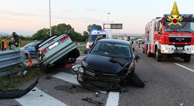 Incidente sulla A4 a Montecchio: tre feriti e traffico in tilt