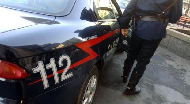 Esibizionista si denuda davanti a donne e bambini: bloccato dai carabinieri