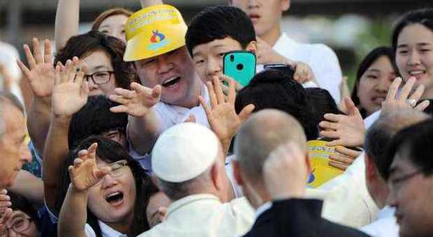 Corea, viaggio tra i Papa Boys asiatici. Francesco: «Non vi fate rubare la speranza»