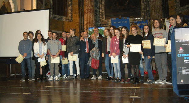 I premiati dell'ultimo concorso Biancucci organizzato dall'Aido insieme a Rotary e scuole superiori