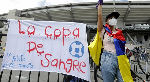 Covid, caos contagi e proteste: la Colombia rinuncia a ospitare la Coppa America. La decisione
