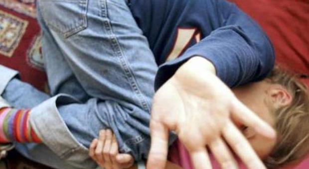 Treviso, parrucchiere pedofilo violenta in casa il figlio di 9 anni della cliente