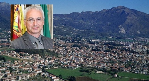 Il sindaco Valter Orsi e il panorama di Schio