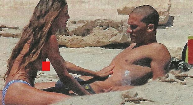 Gracia De Torres, topless e giochi hot col fidanzato Daniele Sandri a Formentera