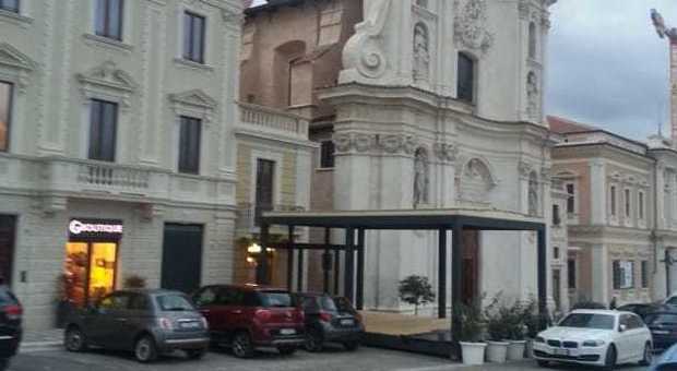 L’Aquila, un dehors in Piazza Duomo. I proprietari: abbiamo tutte le autorizzazioni