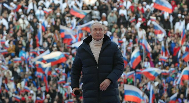 Putin, consenso in crescita dell'83%: la repressione anti-guerra in Russia funziona