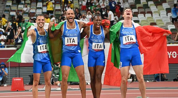 Staffetta 4x100, trionfo per l'Italia: Jacobs, Patta, Desalu e Tortu d'oro. Allo stadio di Tokyo risuona 'Notti magiche'