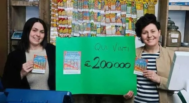 Gratta e vince 200mila euro: premiato un fedelissimo della tabaccheria di Ancona grazie ai “Numeri fortunati”