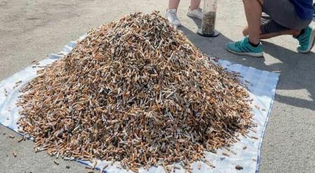Ambiente, 78 chili di mozziconi di sigarette raccolti sulle spiagge pugliesi