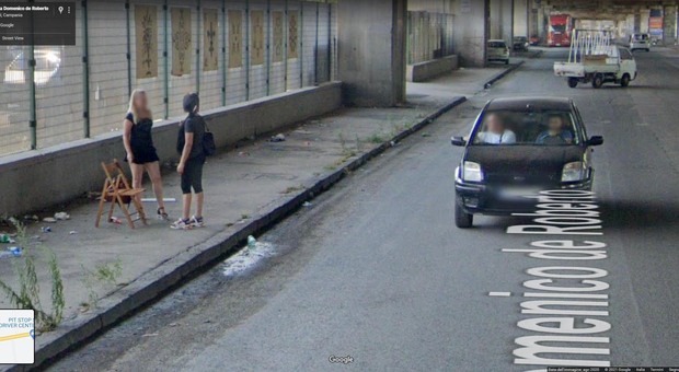 La Napoli senza regole finisce su Google Maps tra soste pirata, buche e caos