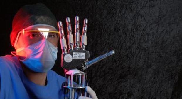 Expo, rubata mano bionica esposta allo stand Toscana nel padiglione Italia