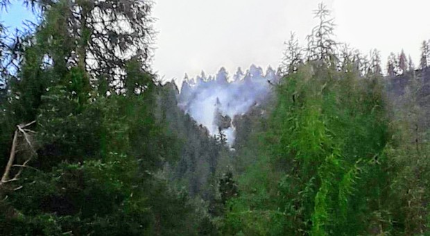 Bruciano di nuovo i boschi sopra Cortina d'Ampezzo Foto