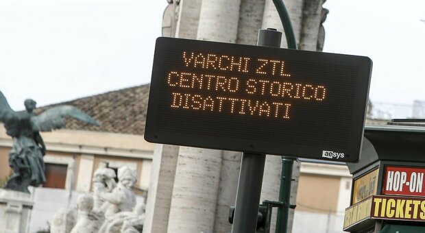Roma, stop alla ztl: da domani varchi aperti tutto il giorno fino al 3 dicembre