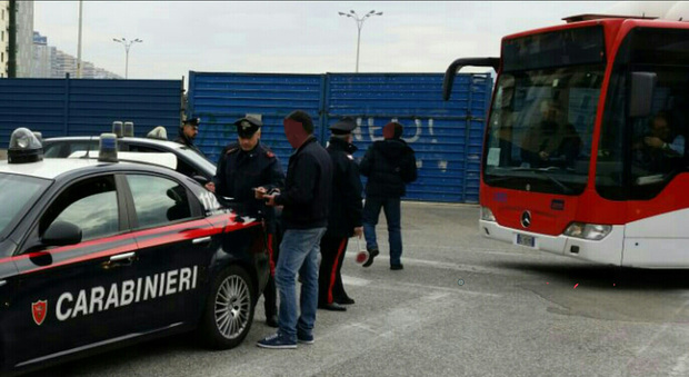 Napoli, picchia due mendicanti per rapinarli: arrestato algerino a Fuorigrotta