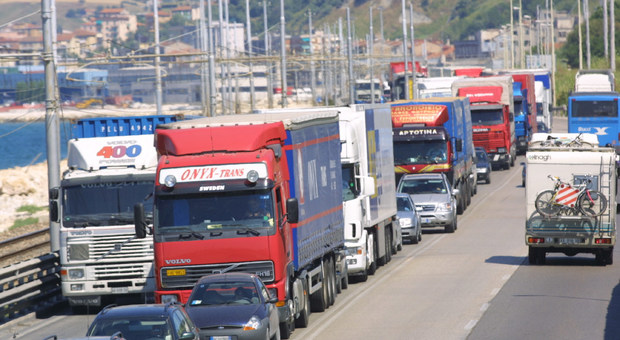 Marche, vecchi e inquinanti: il 60% dei camion è ancora pre "Euro 4"