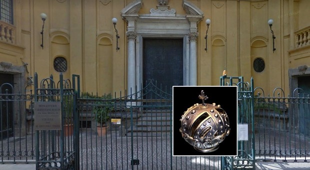 Chiaia, corona sottratta al monastero: i carabinieri la restituiscono alle suore
