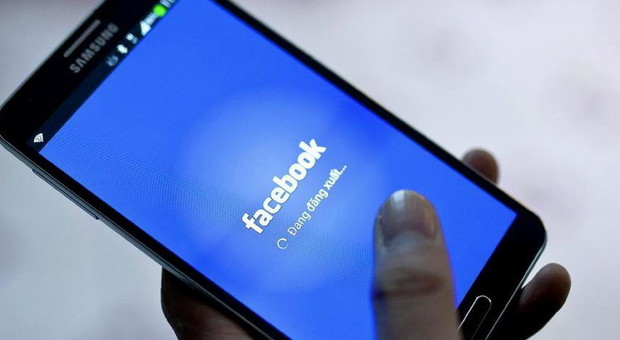 Accede al profilo Facebook del suo ex, condannata a sette mesi