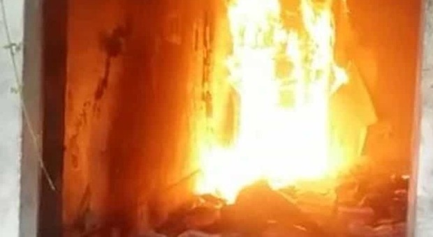 Pompei: ex casa di riposo va a fuoco, salvato un clochard di origini russe