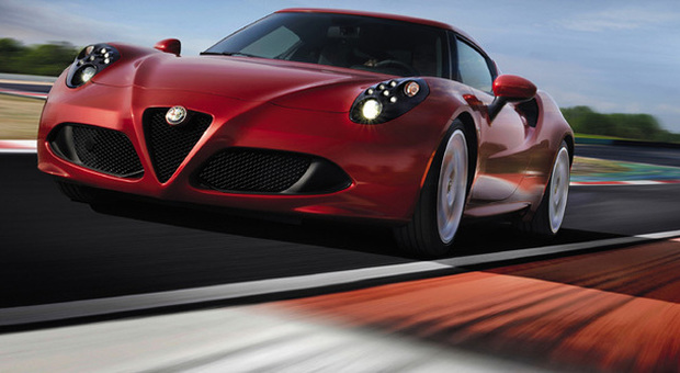 La nuova Alfa Romeo 4C sulla pista di Balocco