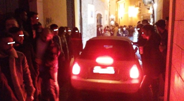 Benevento, niente vigili: nella movida rispuntano auto e sosta selvaggia
