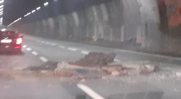 Crollo in galleria, riaperta autostrada A26 nel tratto Masone-Genova