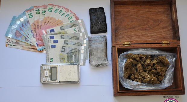 Droga e soldi ricavati dallo spaccio in casa: arrestato 52enne