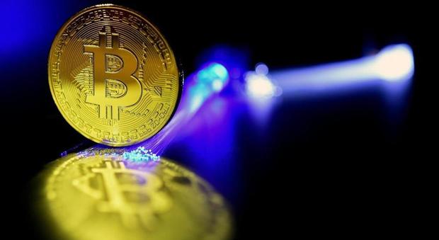 Bitcoin, allarme Ue per i consumatori E aumentano le truffe degli hacker