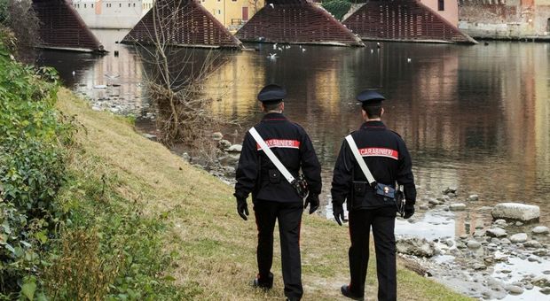 Controlli dei carabinieri vicino al ponte di Bassano