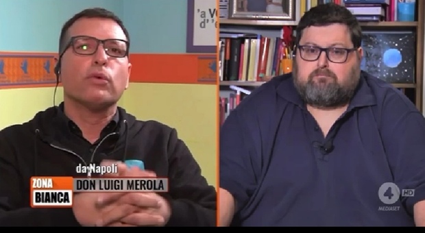 Don Luigi Merola al giornalista no vax Adinolfi: «Ti accompagno io a vaccinarti», e il video è subito virale