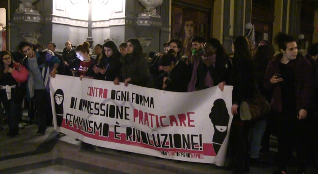 «Non una di meno», Napoli in strada per dire no alla violenza sulle donne