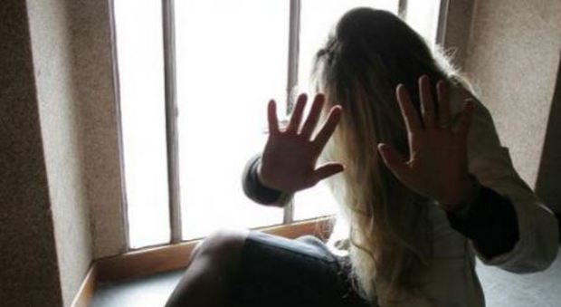 Cipro, 19enne accusa 12 uomini di stupro, ma per il giudice si è inventata tutto ed ora è lei a rischiare il carcere