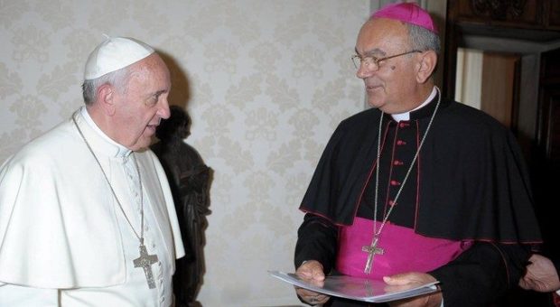 Papa Francesco con monsignor Camillo Ballin (ph. Vatican News)
