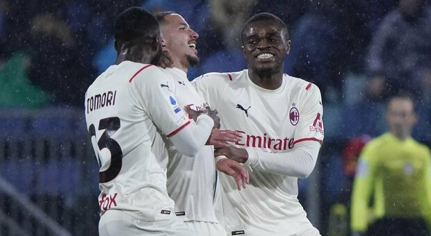 Il Milan risponde al Napoli e allunga sull'Inter: 1-0 a Cagliari con un eurogol di Bennacer