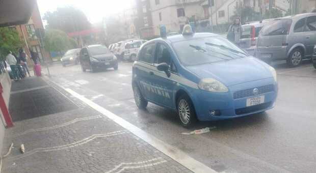 Frosinone, immigrato accoltellato in piazza Pertini: la polizia sulle tracce di un connazionale
