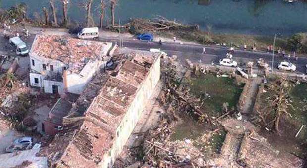 Tornado devastante, iniziata la conta dei danni: «Decine di milioni»