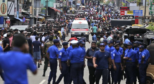 Sri Lanka, dieci giorni fa l'allerta della polizia: «Attacchi kamikaze contro chiese»
