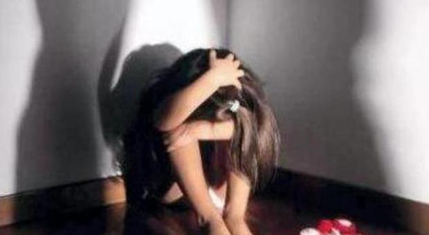 Tredicenne stuprata e messa incinta La terribile verità: è stato il patrigno