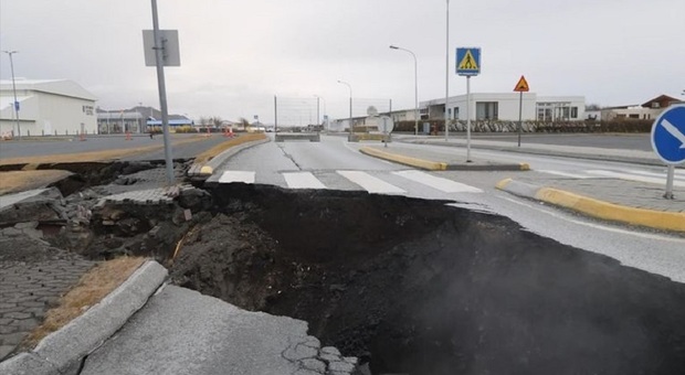 Grindavik, la città evacuata per rischio eruzione