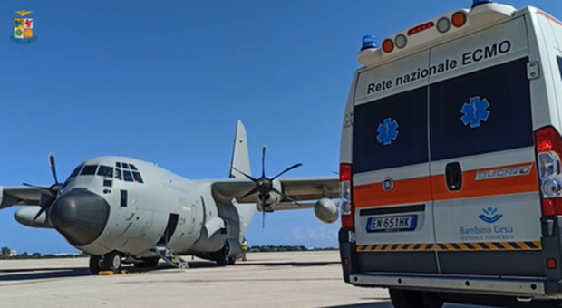 Su un aereo d'emergenza della 46^ brigata aerea di Pisa, un neonato in pericolo di vita è stato trasferito da Bari a Roma