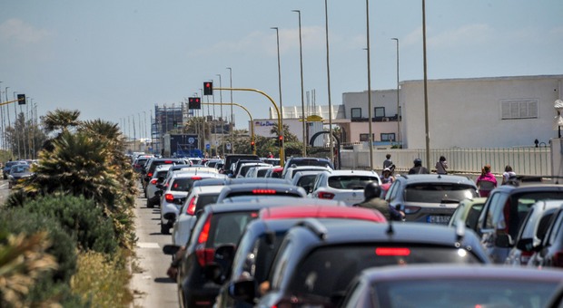 Traffico, a Roma si perdono in auto 21 giorni all'anno: 10 la media italiana