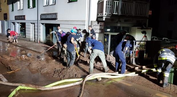Maltempo, allagamenti in Trentino: Moena sott'acqua