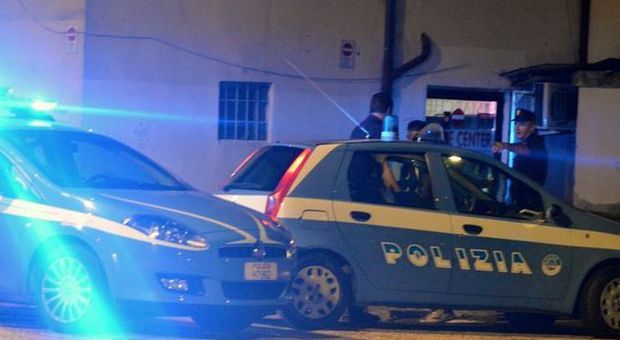 Dramma a Roma. Ubriaco spara al figlio di 11 anni, poi tenta il suicidio: fermato dai poliziotti