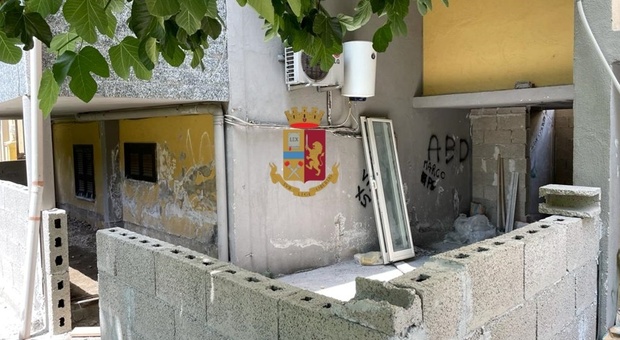 Napoli, costruzioni abusive nel Rione dei Fiori: scatta il sequestro, denunciate due donne