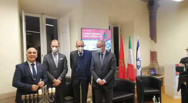 Da sinistra, l'ambasciatore israeliano Eydar, l'incaricato d'affari americano Thomas D. Smitham, Piero Fassino e l'ambasciatore del Marocco, Balla