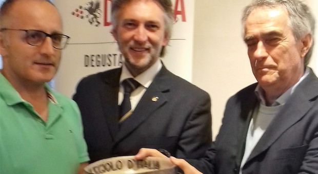 a sinistra Maurizio Mazzocchi, al centro, Michele Filippi, sommellier