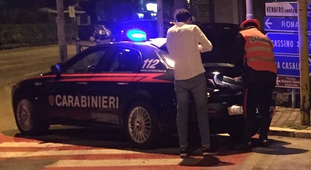 Fermato dai Carabinieri ubriaco alla guida chiama amico, anche lui alticcio. Denunciati entrambi