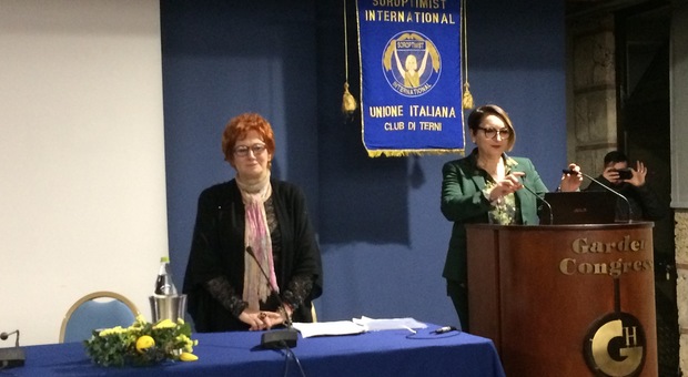 La presidentessa del Soroptimist club di Terni, Alessandra Ascani, con Maria Rita Parsi