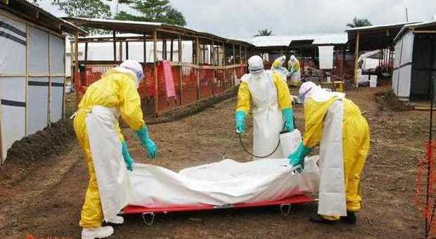 Ebola, l'Oms dichiara la fine dell'epidemia: poche ore dopo, muore donna in Sierra Leone